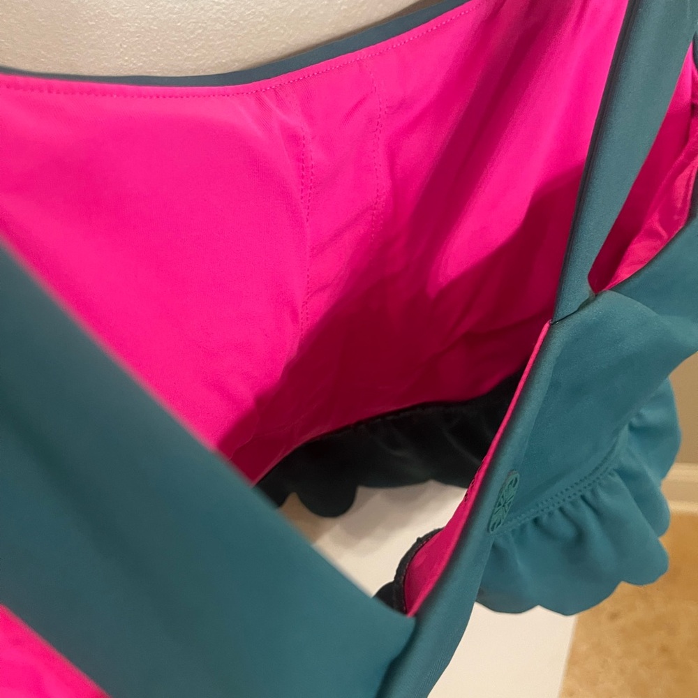 Lilly Pulitzer Luxletic Luisa scalloped green sports bra top - Picture 3 of 5